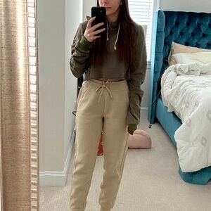 Cropped Hoodie Sweatshirt in Army Green